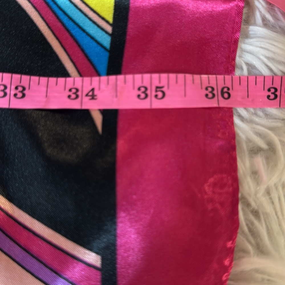 Geometric Print Scarf - Picture 6 of 6